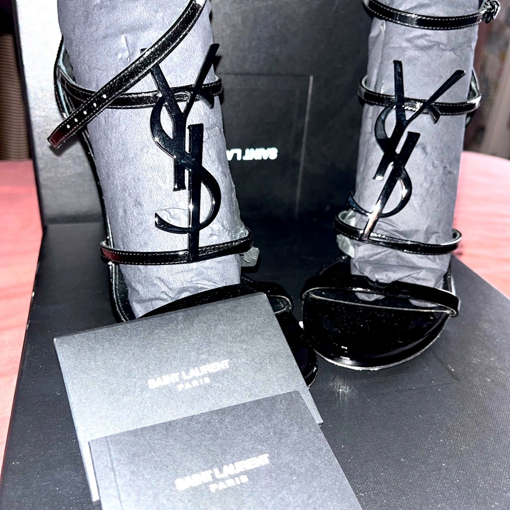 Saint Laurent Nero Cassandra logo heel